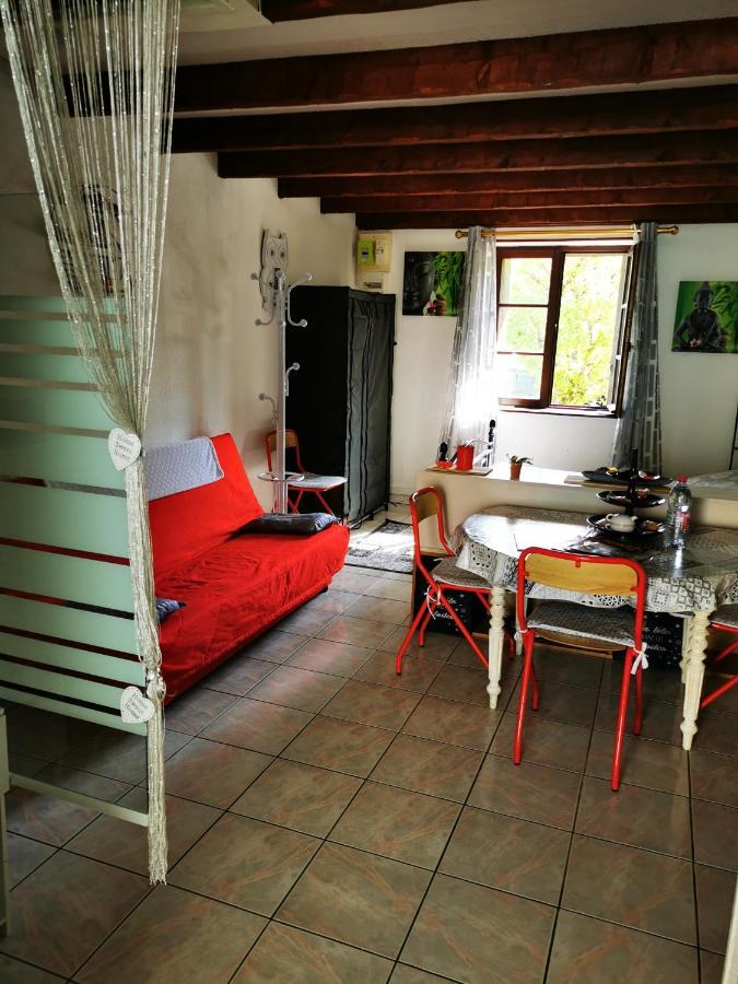 Villa Studio Tres Agreable Totalement Independant Dans Maison Avec Cour Sans Vis A Vis Vittel Exterior foto