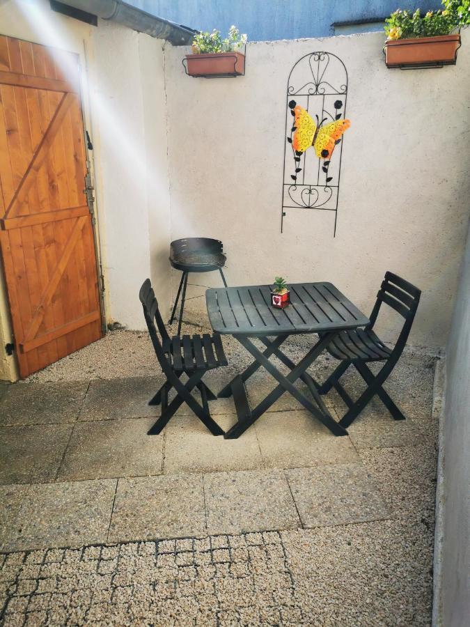 Villa Studio Tres Agreable Totalement Independant Dans Maison Avec Cour Sans Vis A Vis Vittel Exterior foto